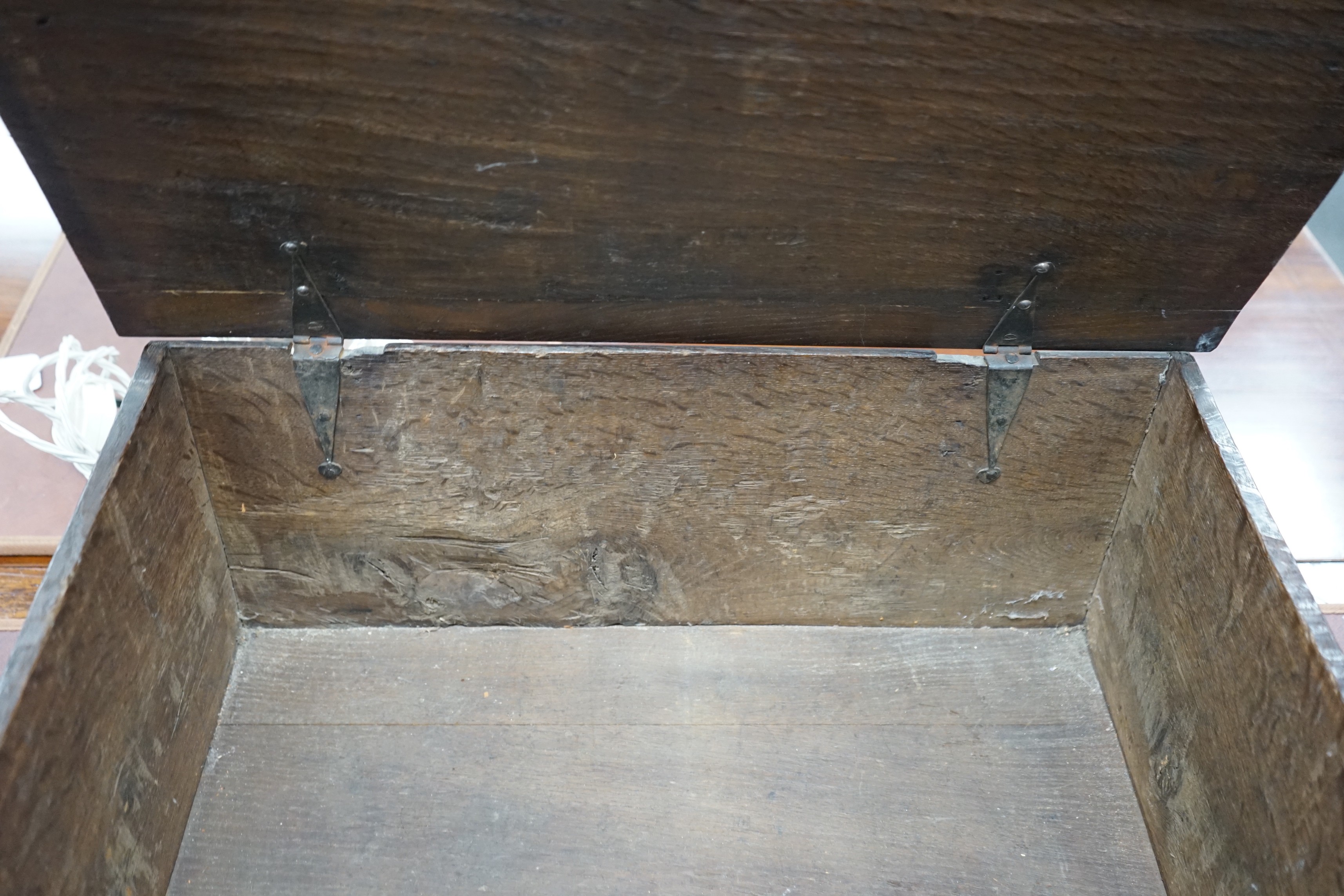 A late 17th/early 18th century oak bible box, length 60cm, depth 37cm, height 26cm